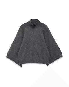 MIRAEE-UNIFORM-2026 | NORA – Oversize Strickpullover mit Stehkragen – Grau – freigestellte Produktansicht auf weißem Hintergrund