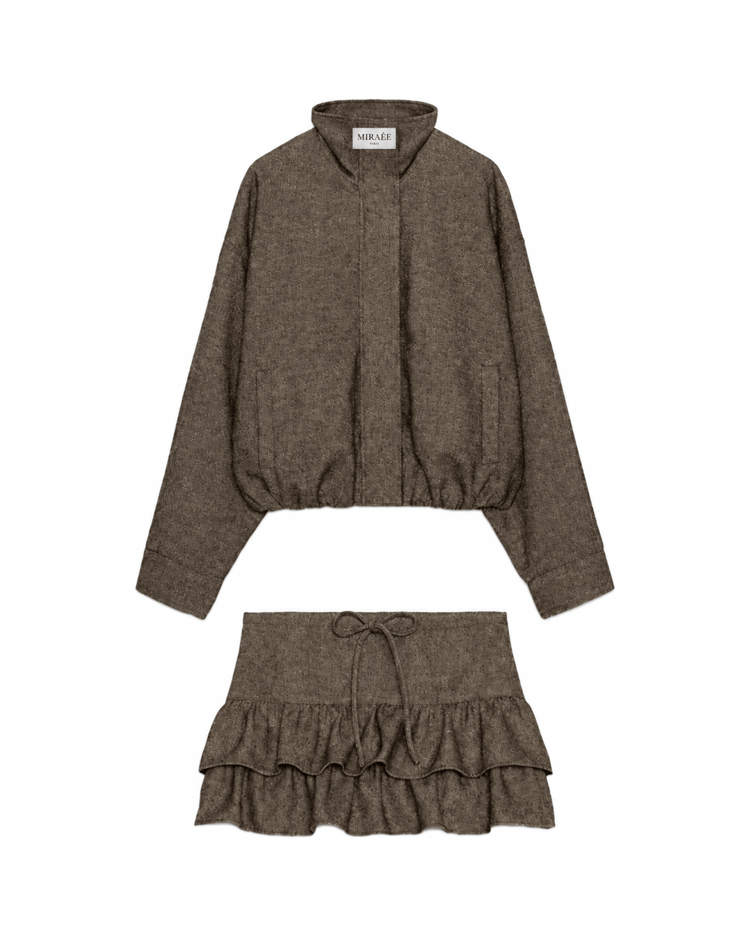 MIRAEE-UNIFORM-2026 | PLISSÉ – Elegantes Jacke & Rock Set mit Stehkragen – freigestellte Produktansicht auf weißem Hintergrund