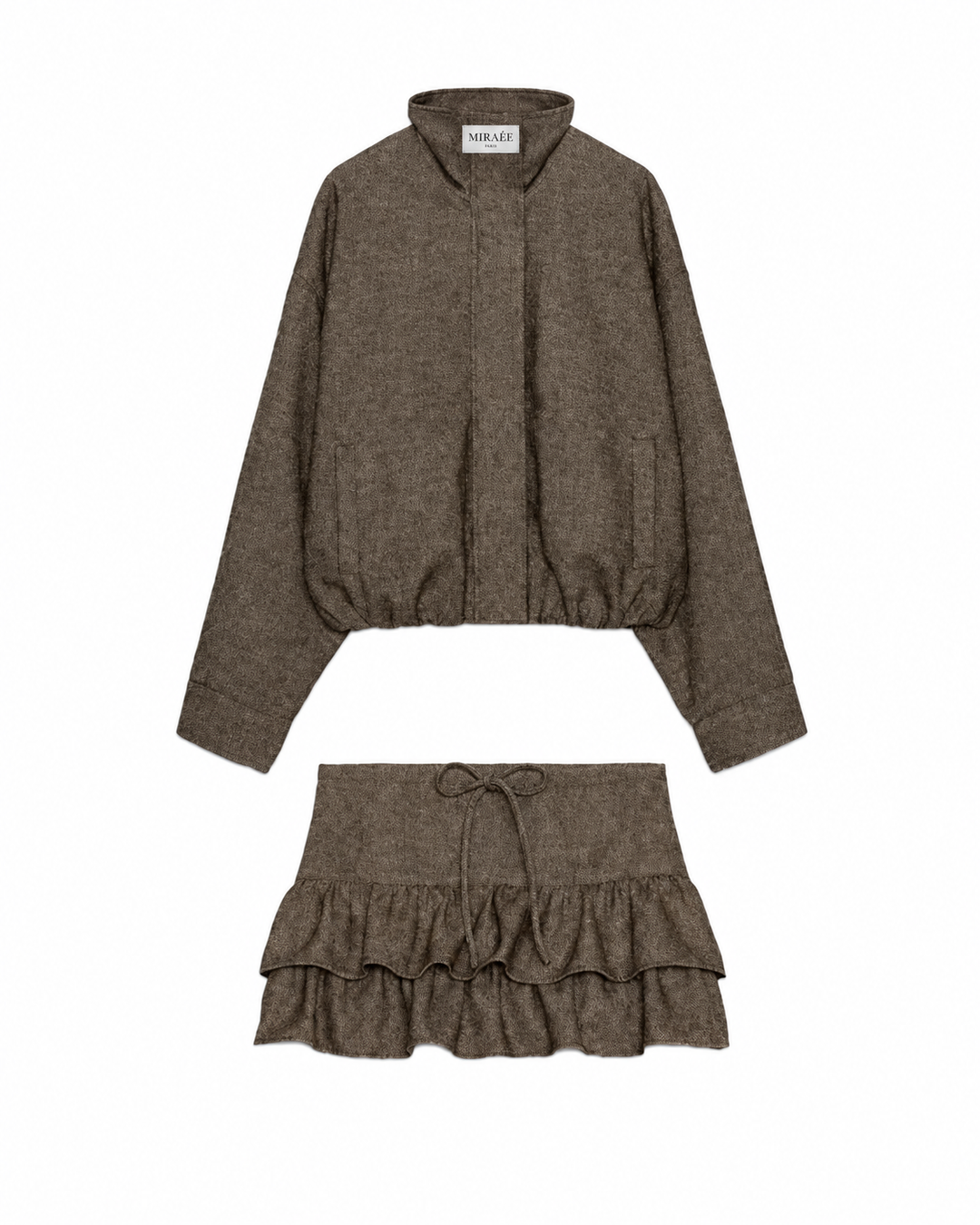 PLISSÉ Jacke und Rock Set – Produktansicht mit MIRAÉE PARIS Innenlabel