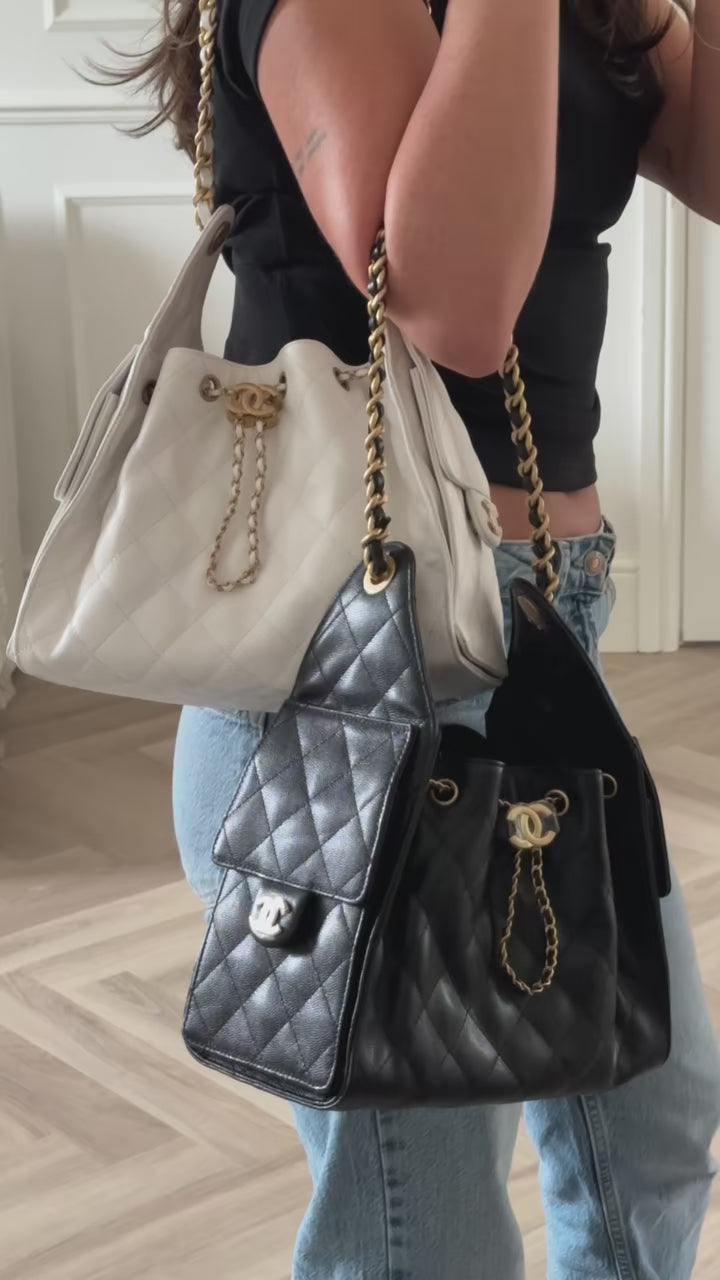 Luxurious bucket bag made of fine leather