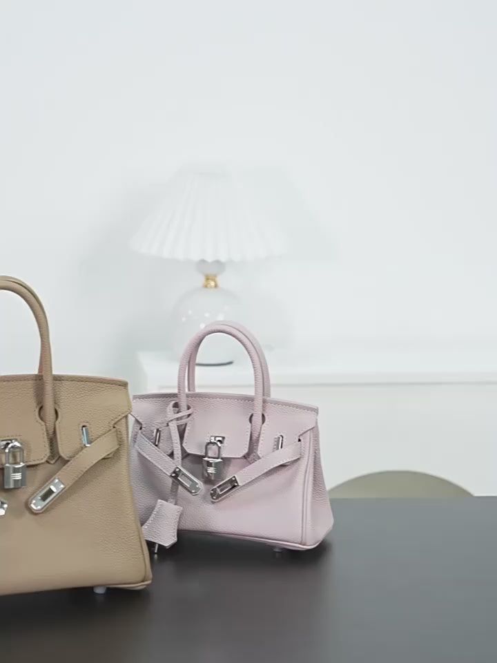 Elegante MiraéeParis Suede Leather Bag – in drei Größen erhältlich.