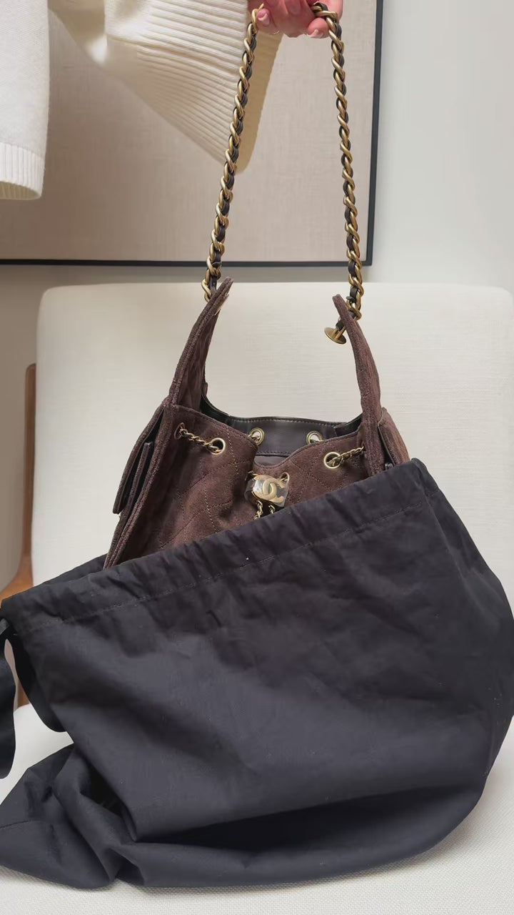 Luxurious Bucket Bag Made of Fine Suede