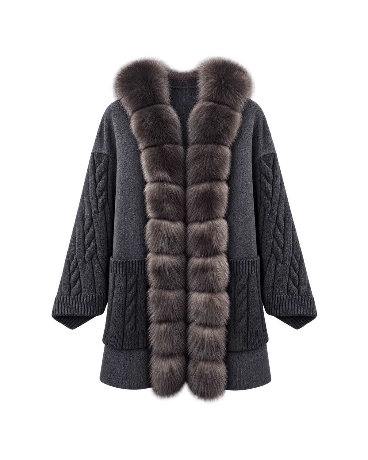 MIRAEE-UNIFORM-2026 | SIENNA – Langer Cardigan mit Zopfmuster und Besatz – 6 – freigestellte Produktansicht auf weißem Hintergrund