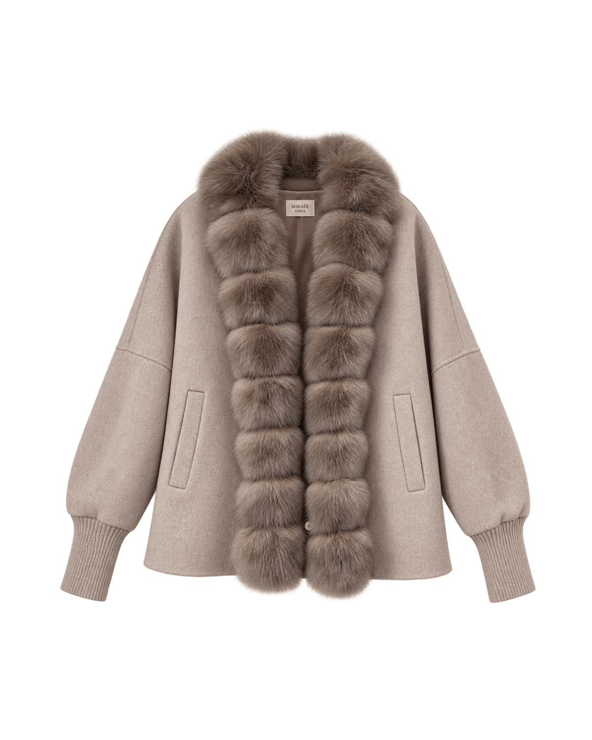 MIRAEE-UNIFORM-2026 | SOLÈNE – Jacke mit Kunstpelzbesatz und Rippbündchen – Taupe – freigestellte Produktansicht auf weißem Hintergrund
