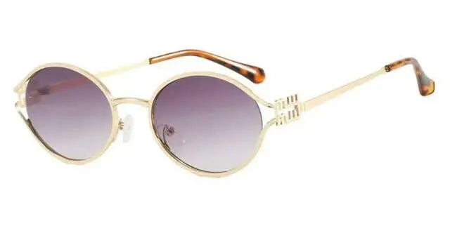 Retro Sonnenbrille – Goldrahmen mit runden Gläsern.