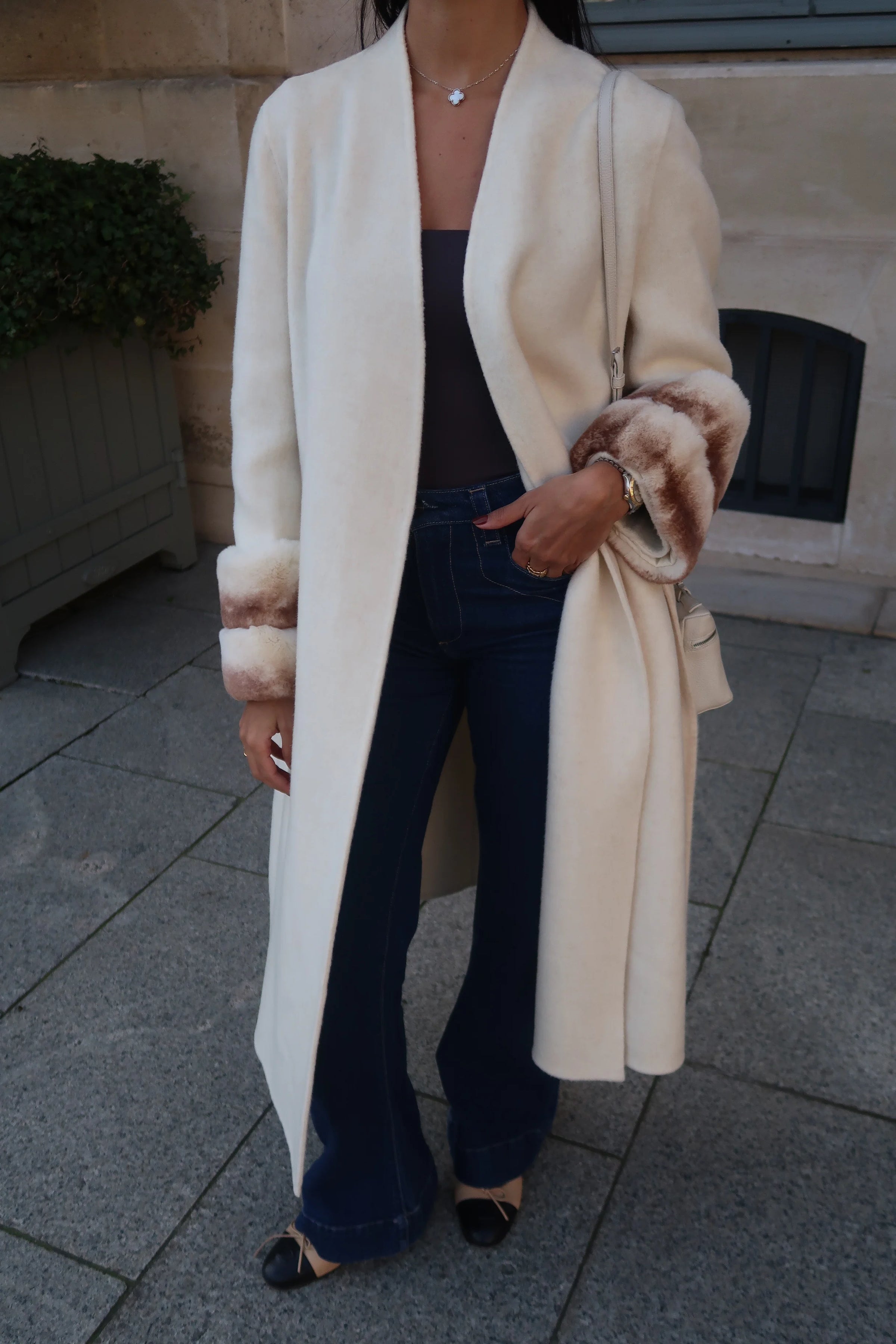 VALENTINA - Eleganter Damenmantel in elegantem Design mit femininer Silhouette und luxuriösem Material.