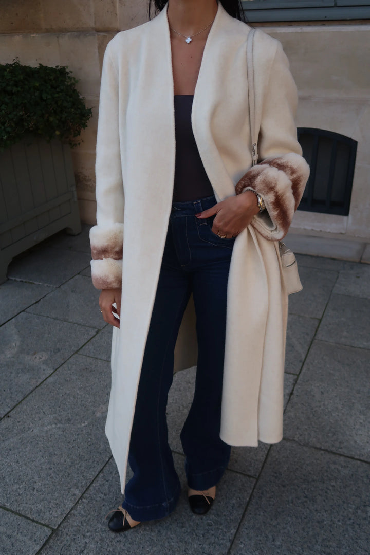 VALENTINA - Eleganter Damenmantel in elegantem Design mit femininer Silhouette und luxuriösem Material.