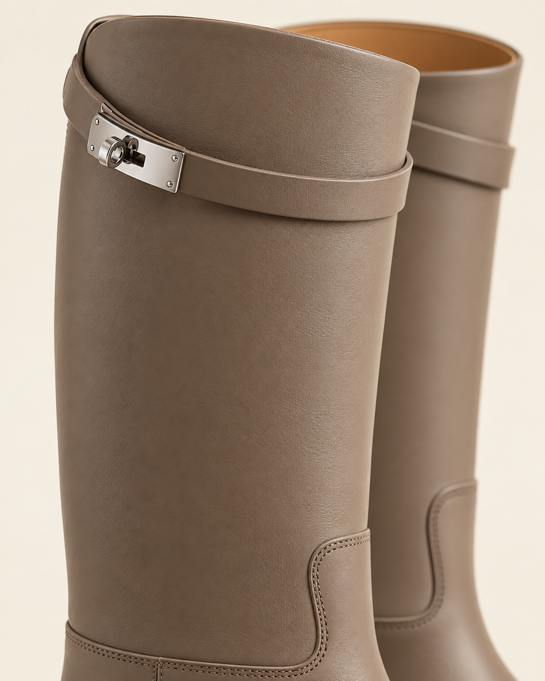 VALENTINA Reitstiefel Detailansicht von Leder, Naht und Schließe – MIRAÉE PARIS