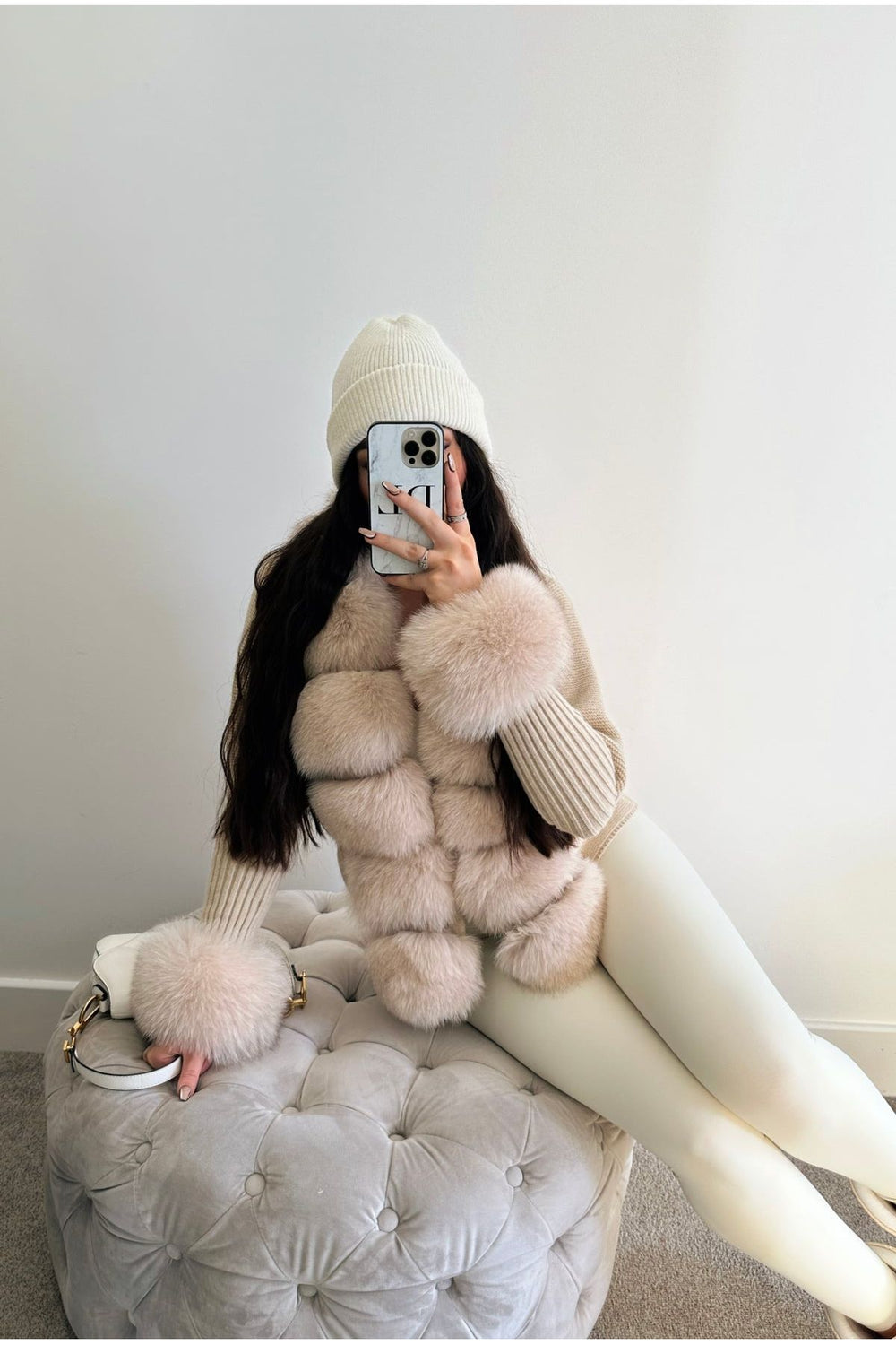 VELORIA – Winter Cardigan mit Kunstpelzkragen - Miraee Paris